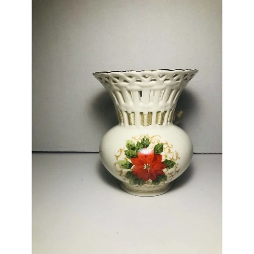Porcelain Essex MFG Inc Ivory Lattice Christmas Vase In Beautiful Condition